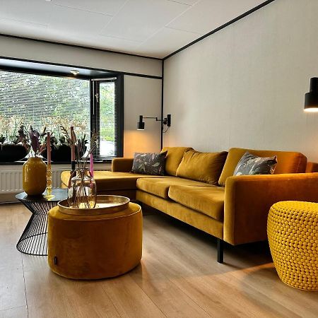 Gezellig Chalet Met 2 Slaapkamers Aan Bosrand Erm ภายนอก รูปภาพ