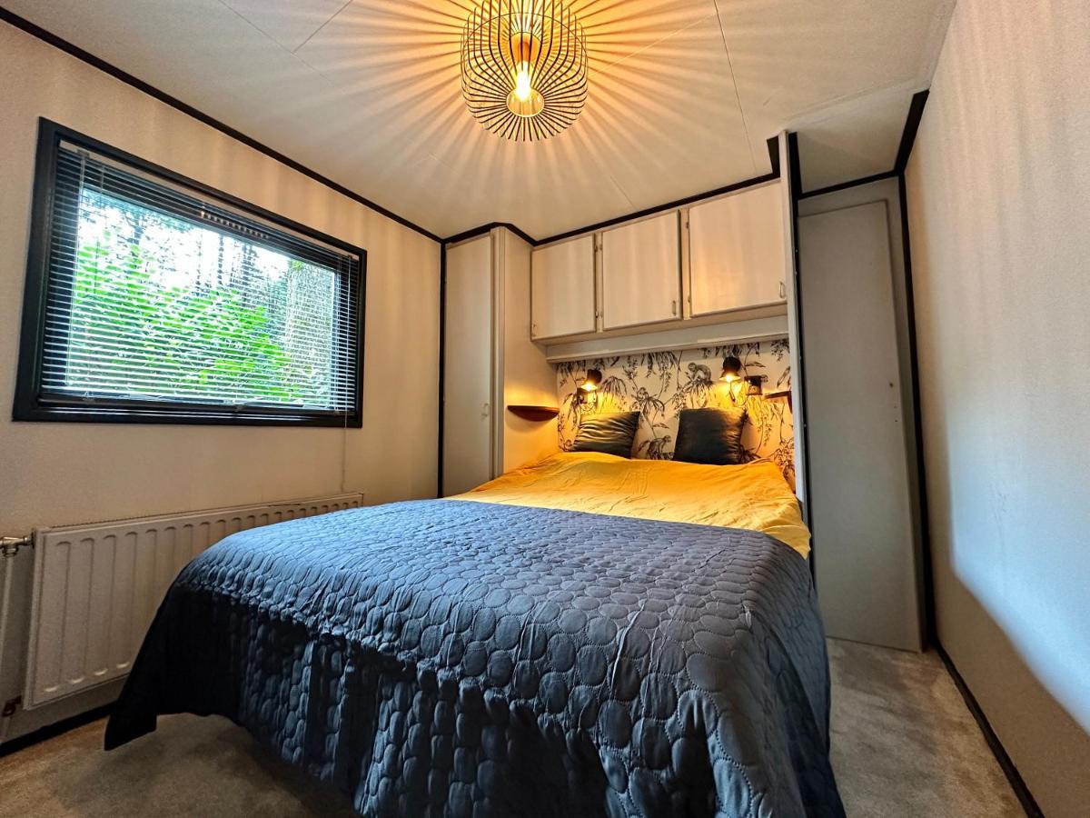 Gezellig Chalet Met 2 Slaapkamers Aan Bosrand Erm ภายนอก รูปภาพ