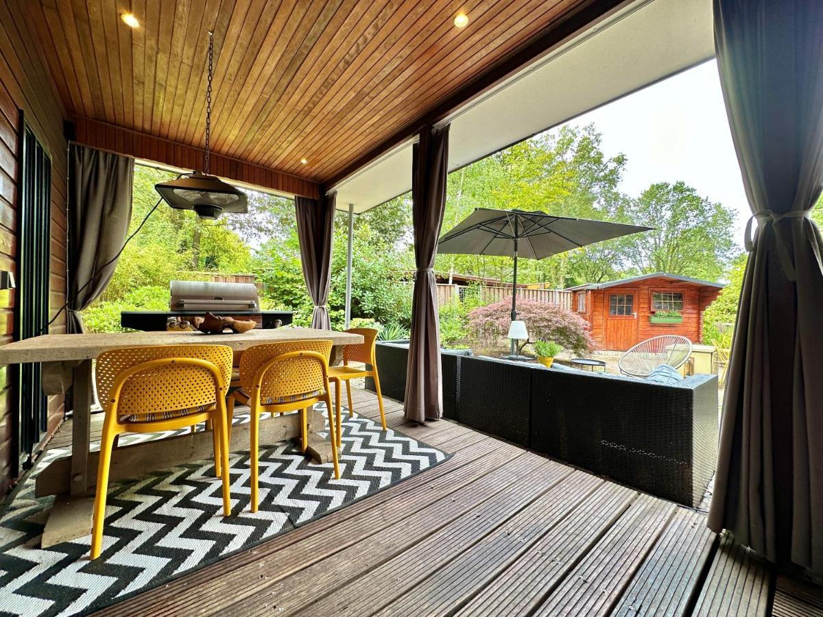 Gezellig Chalet Met 2 Slaapkamers Aan Bosrand Erm ภายนอก รูปภาพ