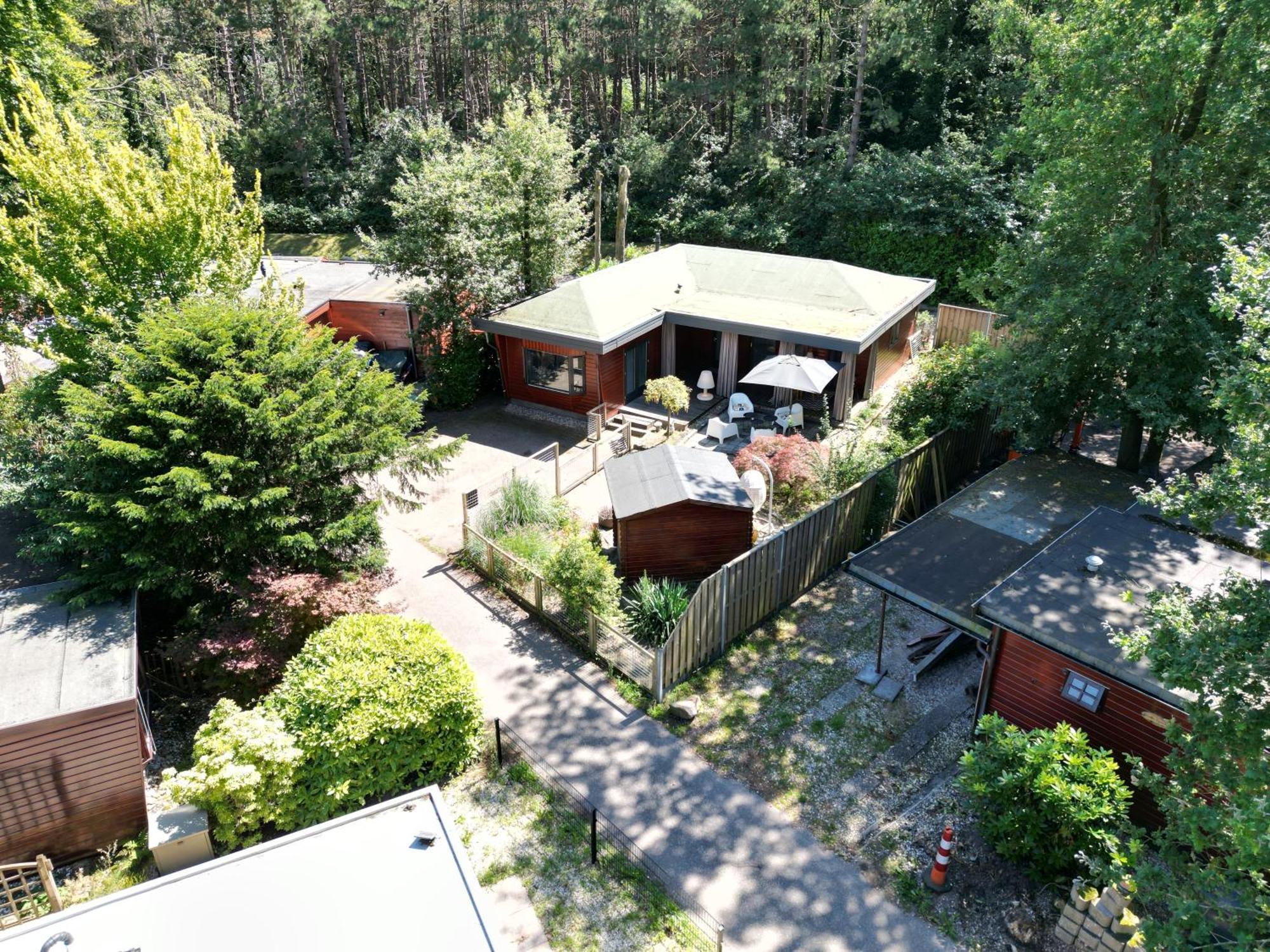 Gezellig Chalet Met 2 Slaapkamers Aan Bosrand Erm ภายนอก รูปภาพ